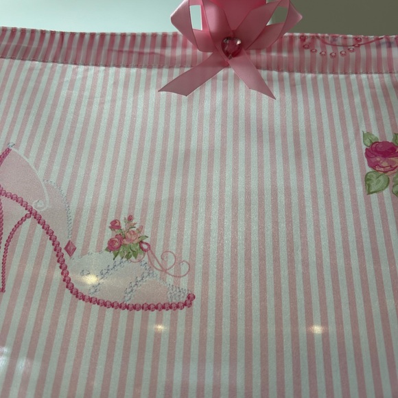 Beautiful Disney Princess curtains Almost like new . Excellent condition - Picture 2 of 4